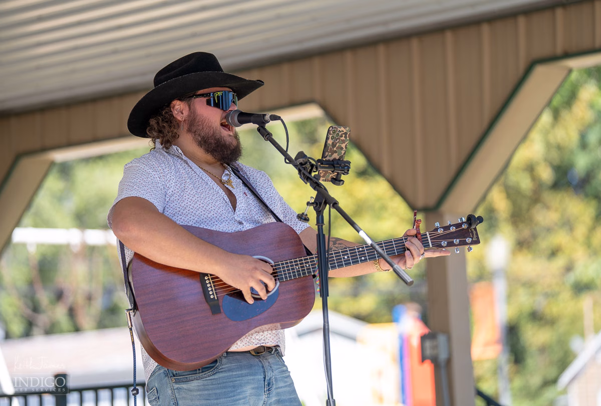Performer Seth Thomas at Dale Fall Fest in Dale, Indiana